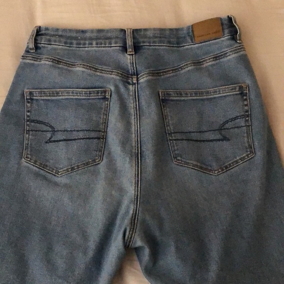 AE Light wash high waisted mom jeans - Picture 4 of 4